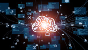 Immagine di un simbolo di cloud computing circondato da icone di dati e flussi digitali, rappresentante l'integrazione del cloud e della cyber security nella gestione aziendale per migliorare la protezione dei dati e l'efficienza operativa.